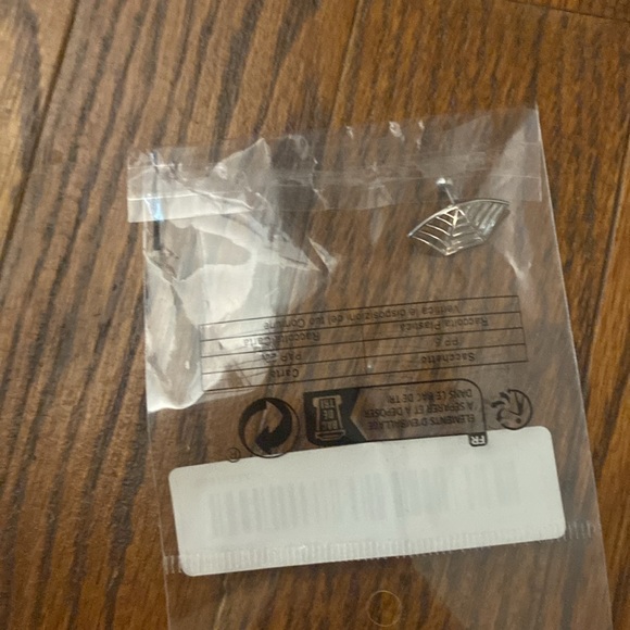 Spider web cartilage helix earring - Picture 4 of 5